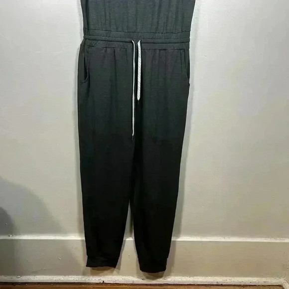 Vuori Women's Charcoal Grey Jersey Knit V Neck Short Sleeve Jumpsuit Jogger Pant - Picture 2 of 5